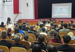 Activitate interactivă despre efectele negative ale consumului de droguri, siguranța școlară și bullying-ul susținută în județ