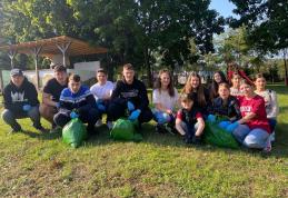Elevii și profesorii Colegiului Național „Grigore Ghica” Dorohoi și-au unit forțele pentru o natură curată - FOTO