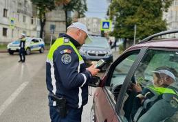 Peste 60 de permise de conducere și certificate de înmatriculare reținute de polițiști în weekendul care a trecut