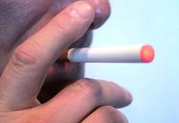 Ţigara electronică i-a explodat în gură. Bărbatul şi-a pierdut o parte din limbă