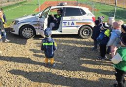 Poliţiştii botoşăneni alături de elevi în „Săptămâna Altfel” 