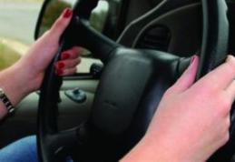 Tânără de 20 de ani depistată la volanul unui autoturism, deși avea permisul suspendat de 2 luni