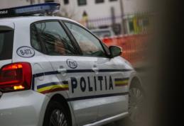 Un tânăr care se deplasa haotic pe o stradă cu accesul interzis a încercat să scape de sancțiune, oferind date false polițiștilor