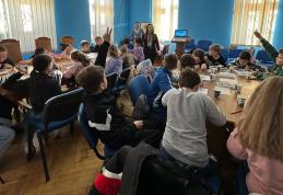 Atelier de pictură icoane pe sticlă la Centrul educațional al Protopopiatului Dorohoi - FOTO