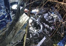 Doi tineri au ajuns la spital după ce mașina în care se aflau a fost implicată într-un accident - FOTO