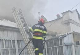 Două femei din Dorohoi au rămas fără acoperiș deasupra capului în urma unui incendiu - FOTO