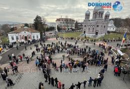 1 Decembrie 2024 – Momente artistice depuneri de flori și Hora Unirii la Dorohoi cu ocazia Zilei Naționale a României - FOTO