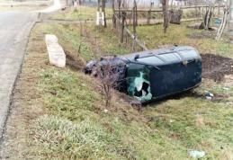 Accident la Cordăreni! Un tânăr cu permisul suspendat s-a răsturnat cu mașina și apoi a plecat