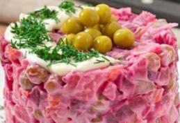 Salată de sfeclă roșie cu piept de pui și maioneză