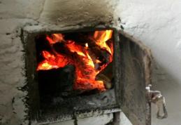 Atenție la jarul căzut din sobă: locuință din Ștefănești cuprinsă de flăcări