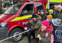 20 de ani de la înființarea IGSU: Zeci de copii în vizită la subunitățile de pompieri din județul Botoșani - FOTO