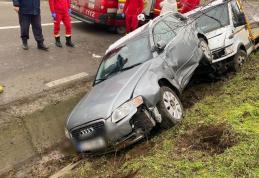 Două mașini, implicate într-un accident rutier violent. Au fost rănite patru persoane - FOTO