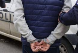 Tânăr de 20 ani reținut pentru tâlhărie calificată