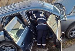 Cinci persoane implicate într-un accident rutier. O mașină a avariat o conductă de gaz - FOTO