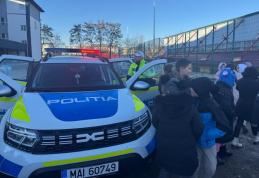 Activitate informativ-preventivă a polițiștilor din Dorohoi la Școala Gimnazială „Mihail Kogălniceanu” nr. 8 - FOTO