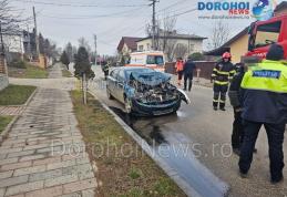 Accident la Dorohoi! Femeie rănită în urma impactului dintre o mașină și un microbuz de transport persoane - FOTO