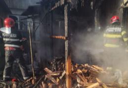 Pagube însemnate după un incendiu izbucnit în camera centralei a unei case