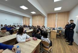 30 Ianuarie - Ziua Internațională a Non-violenței în Școli, marcată de jandarmii botoșăneni prin activități educative
