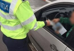 Șofer de 71 de ani, în stare avansată de ebrietate oprit de polițiști deoarece conducea haotic