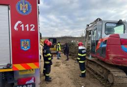 Bărbat prins sub un mal de pământ, salvat de pompierii botoșăneni