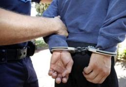 Tânăr din Botoșani reținut după ce a furat o borsetă cu bani, acte și bunuri personale