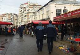 Razie a polițiștilor din Botoșani în Piața Centrală. Sancțiuni uriașe pentru comercializarea țigaretelor fără timbru de acciză