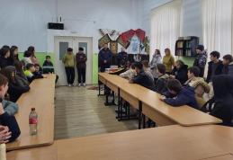 „Ora de civilizație” prezentată de jandarmi în două școli gimnaziale din comunele Lozna și Dersca