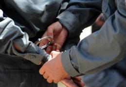 Trei tineri din Dorohoi reținuți după ce au sustras portofelul și telefonul mobil din buzunarul unui bărbat