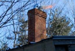 Casele a două familii în pericol în urma unor incendii la coșurile de fum