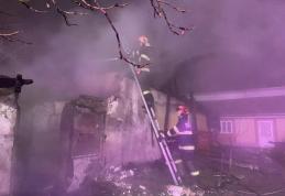 Incendiu violent la Vorniceni. O casă a fost cuprinsă de flăcări din cauza unui scurtcircuit
