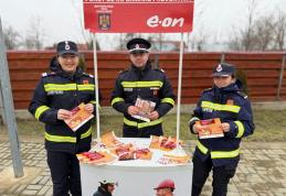 „Împreună, mai pregătiți” – pompierii din Botoșani au oferit mărțișoare și sfaturi cetățenilor din județ, în cadrul Săptămânii Protecției Civile - FOT