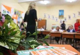 Reacția Ministerului Educaţiei privind cadourile scumpe de 8 Martie în şcoli: Avem o lege, să o respectăm!