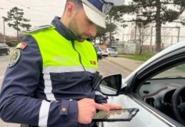 Peste 70 de permise de conducere și certificate de înmatriculare reținute de polițiști în weekendul care a trecut