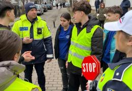 Activitate de educație rutieră - Patrula școlară în zona Școlii Gimnaziale „Mihail Kogălniceanu” Dorohoi