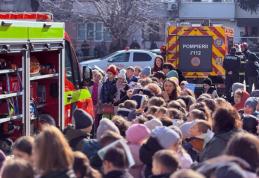 Peste 1500 de elevi instruiți în cadrul unor exerciții realizate de pompieri în situații de urgență provocate de cutremur