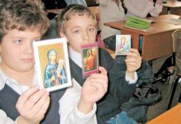 Ce vor face copiii la clasa pregătitoare: „exerciţii de învăţare a închinării”