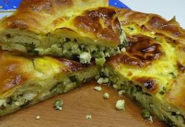 Plăcintă cu brânză, ceapă verde şi usturoi verde