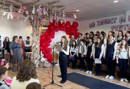 Ziua de 8 martie sărbătorită de preșcolarii și elevii Școlii Cornerstone Dorohoi - FOTO