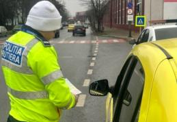 Amendă și suspendarea permisului de conducere pentru un dorohoian care transporta persoane în regim taxi