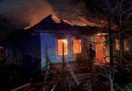 Tragedie la Mitoc: doi bărbați găsiți decedați într-o casă cuprinsă de flăcări 