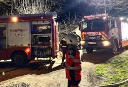 Incendiu violent la o gospodărie din Răuseni. Două anexe au fost cuprinse de flăcări