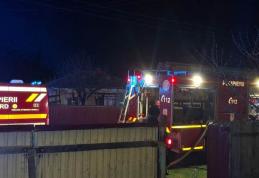 Bărbat de 74 de ani găsit decedat în holul casei în urma unui incendiu - FOTO