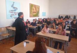 Conferință pro vita „Echitate, egalitate și sprijin din prima secundă a vieții” în liceele din Dorohoi