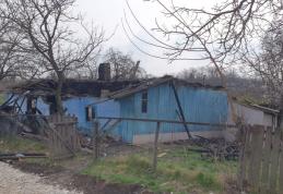 Casa unei bătrâne a fost cuprinsă de flăcări după ce soba supraîncălzită a produs un incendiu 