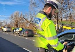 Femeie reținută de polițiști după ce a condus beată și s-a izbit într-o mașină