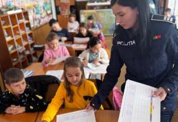 Polițiştii botoşăneni alături de copii, în „Școala siguranţei Tedi”
