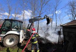 Incendiu violent produs într-o gospodărie din județul Botoșani
