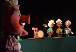 Spectacolul „Cei trei purceluşi” pus în scenă de Teatrul „Vasilache” Botoșani