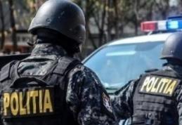 Percheziții domiciliare la persoane bănuite de braconaj
