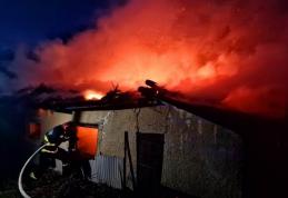 Casă cuprinsă de flăcări la Dragalina din cauza unui coș de fum neizolat